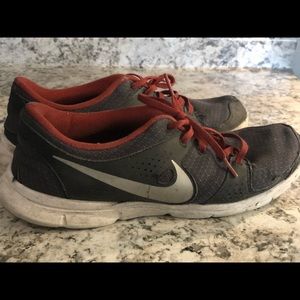 NIKE RED ATHLETIC SHOE
